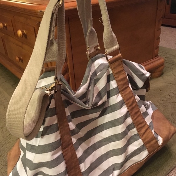 Summertime Crossbody and Weekender - Picture 6 of 8